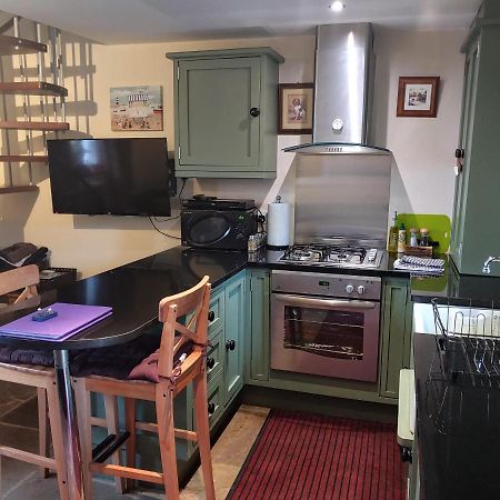 Pellcroft Cottage โฮล์มเฟิร์ธ ภายนอก รูปภาพ