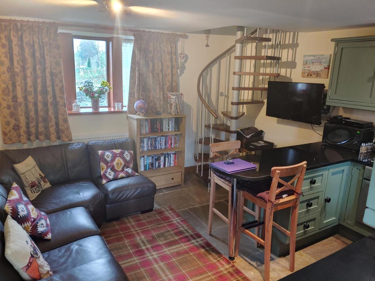 Pellcroft Cottage โฮล์มเฟิร์ธ ภายนอก รูปภาพ