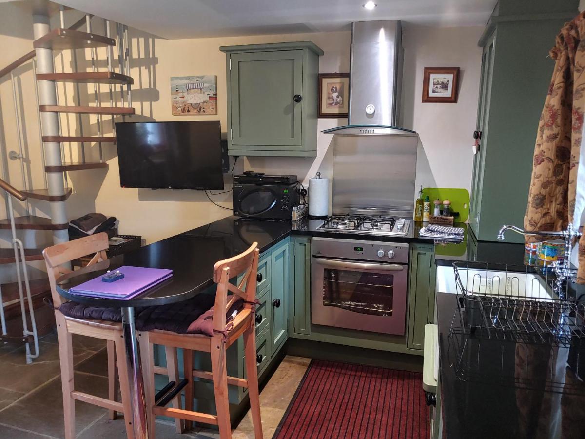 Pellcroft Cottage โฮล์มเฟิร์ธ ภายนอก รูปภาพ