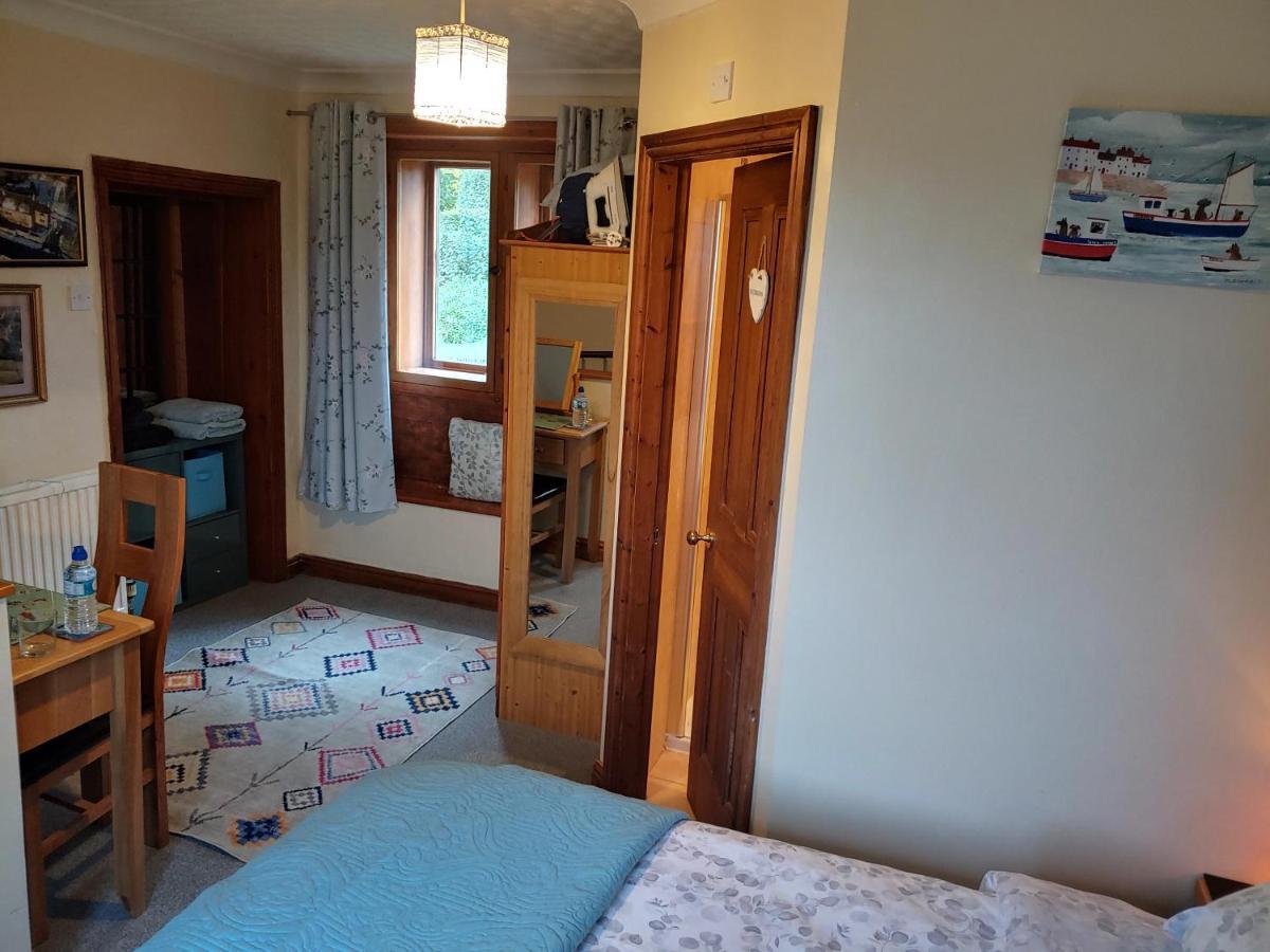 Pellcroft Cottage โฮล์มเฟิร์ธ ภายนอก รูปภาพ