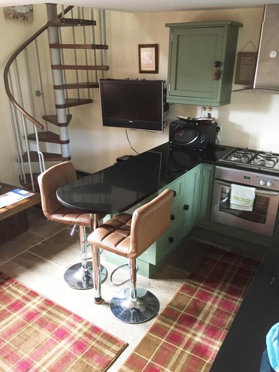 Pellcroft Cottage โฮล์มเฟิร์ธ ภายนอก รูปภาพ